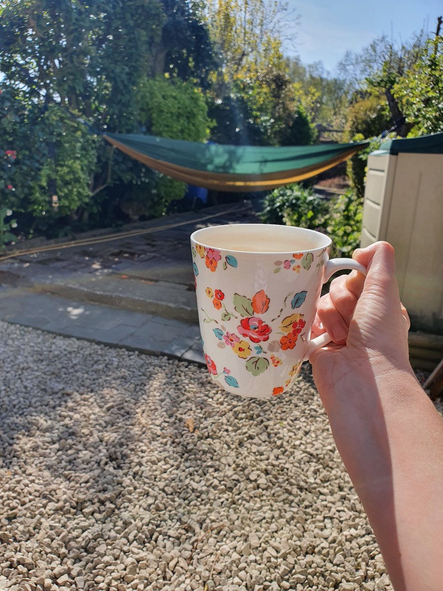 Brew with a view in the sun during this afternoon's break ☕ ☀️ #NationalTeaDay #communityrailrunsontea #communityrail