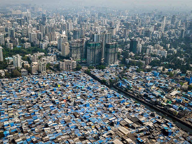 Dharavi has around 179 covid cases with 12 deaths. It spans across 2.1km with around 1mn people living in just that stretch. This is going to get worse, how does one even manage to do social distancing + economic status is already a challenge for them.  #Mumbai  #coronavirus