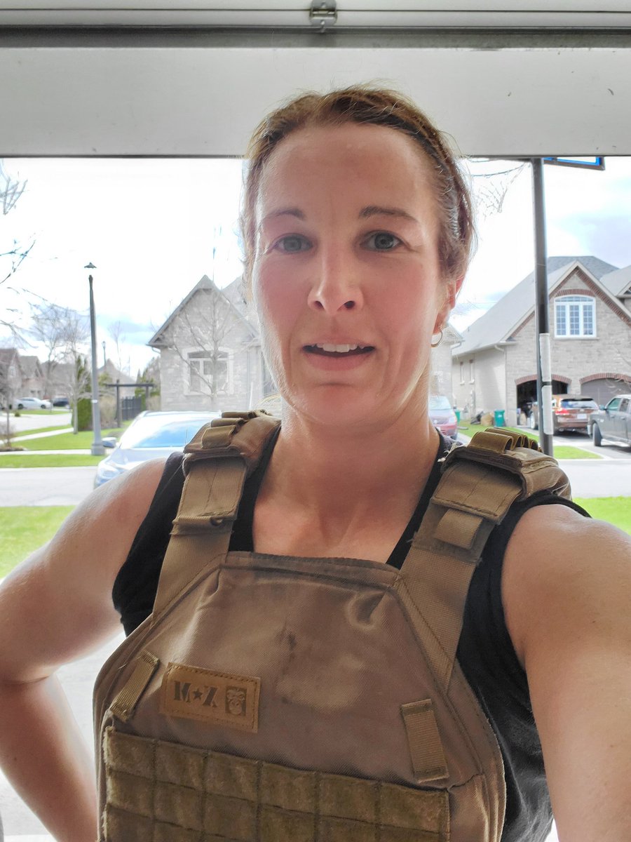 MrsCB17's tweet photo. For Heidi, everyone in the line of duty and for those who lost their lives in Nova Scotia. #herowod https://t.co/r4tOhHIriN