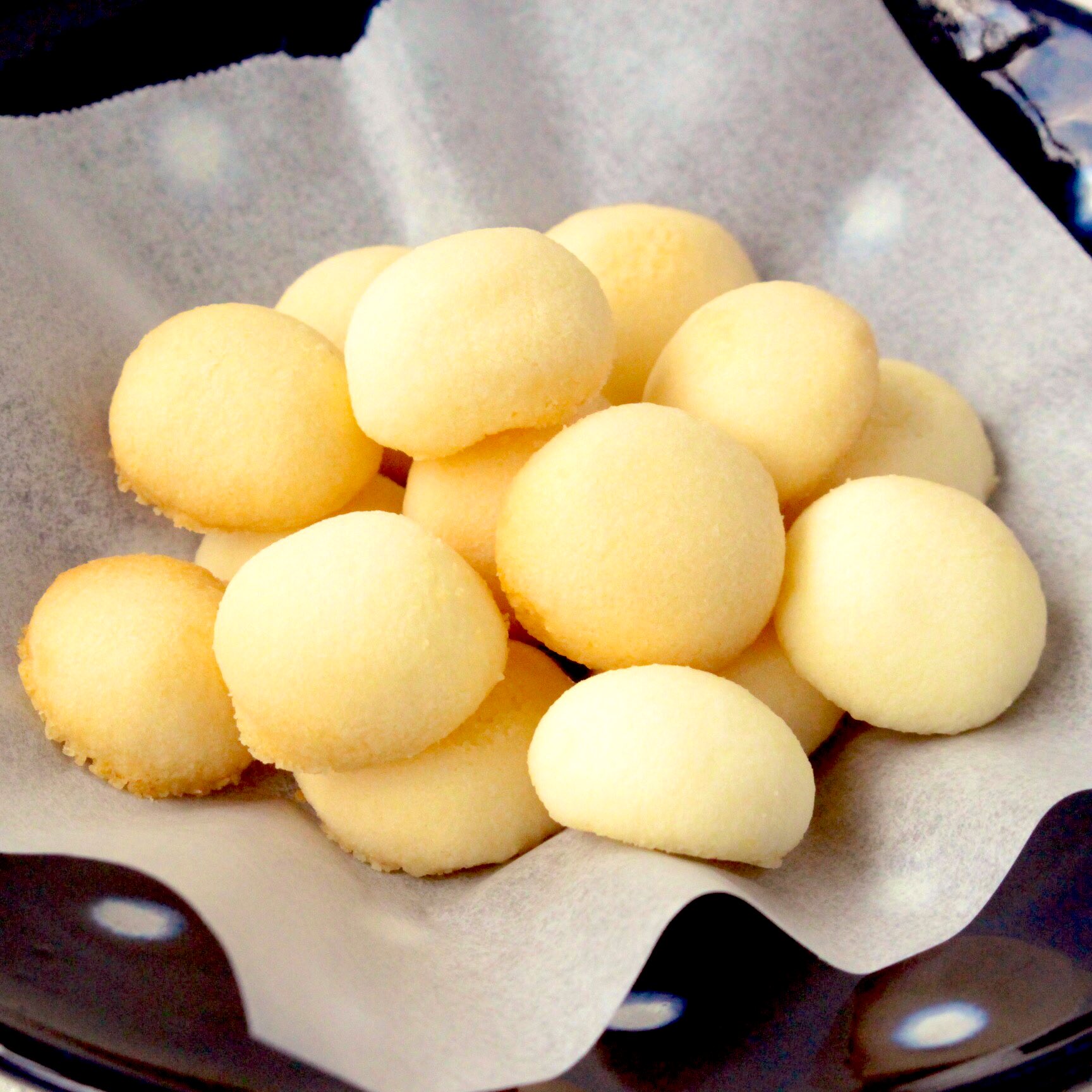 つくりおき食堂まりえ これほんとに片栗粉で作ったの 驚きのサクほろ触感 材料3つ スノーボールクッキー マーガリン 砂糖 片栗粉 ポリ袋に入れ混ぜ ちぎって丸めトースターで焼いて完成 片栗粉を使うからこそ サクサクほろほろ つくりおき食堂まりえ これほんとに片栗粉で作ったの 驚きのサクほろ触感 材料3つ スノーボールクッキー マーガリン 砂糖 片栗粉 ポリ袋に入れ混ぜ ちぎって丸めトースターで焼いて完成 片栗粉を使うからこそ サクサクほろほろ