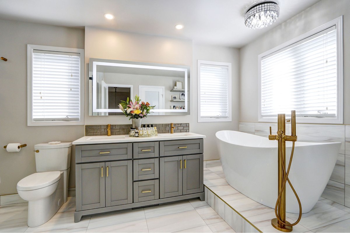 BathroomsFirst's tweet image. Another view of this beautiful bathroom with a shout out to.... @moen @amstandardca @EuroTileStone @StonewoodBath