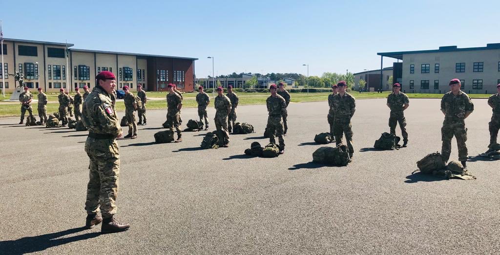 ArmyComd16X's tweet photo. Fantastic to welcome home the first elements of 2 PARA from their 6 month tour of Afghanistan today. Crucial work to maintain peace and security in Kabul. With some innovative approaches to deal with the impact of COVID-19 in the final weeks. #TrainAdviseAssist @ResoluteSupport https://t.co/3u99vRIPNg