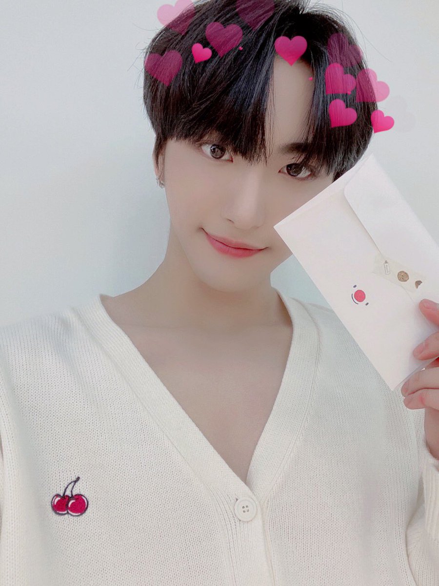 seonghwashole's tweet photo. matching couple outfits with the love of my life, park seonghwa 🍒

#AtinySelcaDay 💕 #ATSD 
@ATEEZofficial https://t.co/UslvgZMY8y