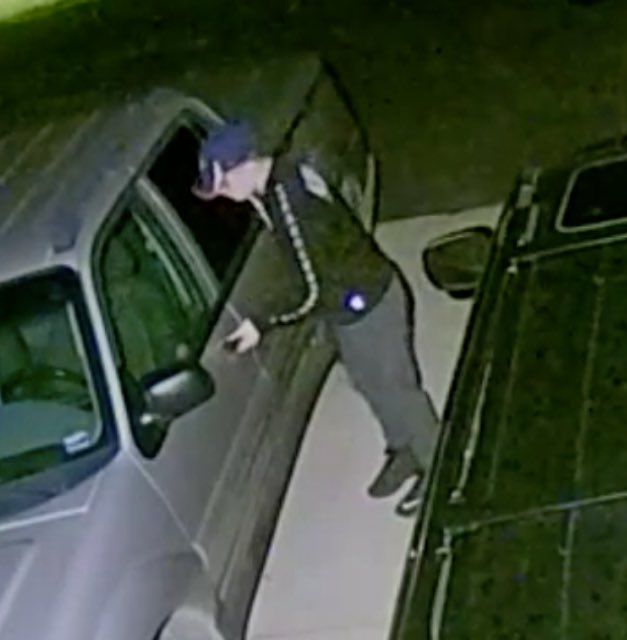 SheriffClayCo's tweet photo. Help us identity these thieves! 📸 
These photos are from April 4th in the area of NE 132nd &amp; N Virginia.

If you recognize them contact detectives at 816-407-3726. https://t.co/ILqZhZXdkE