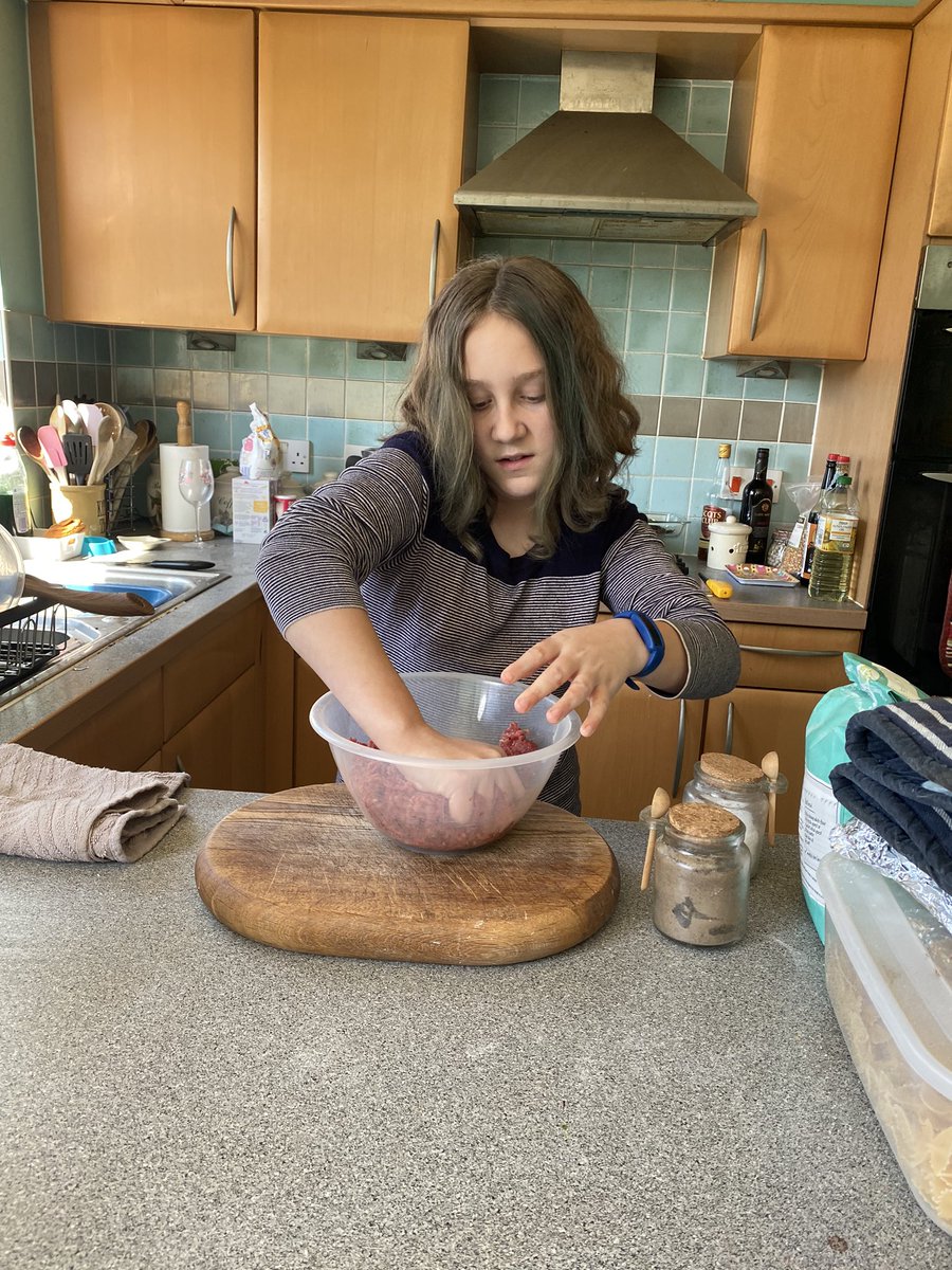 saranne335's tweet photo. Cookery lesson this afternoon....meatballs &amp; spaghetti @barnhamprimary https://t.co/jQFFRaTcKd