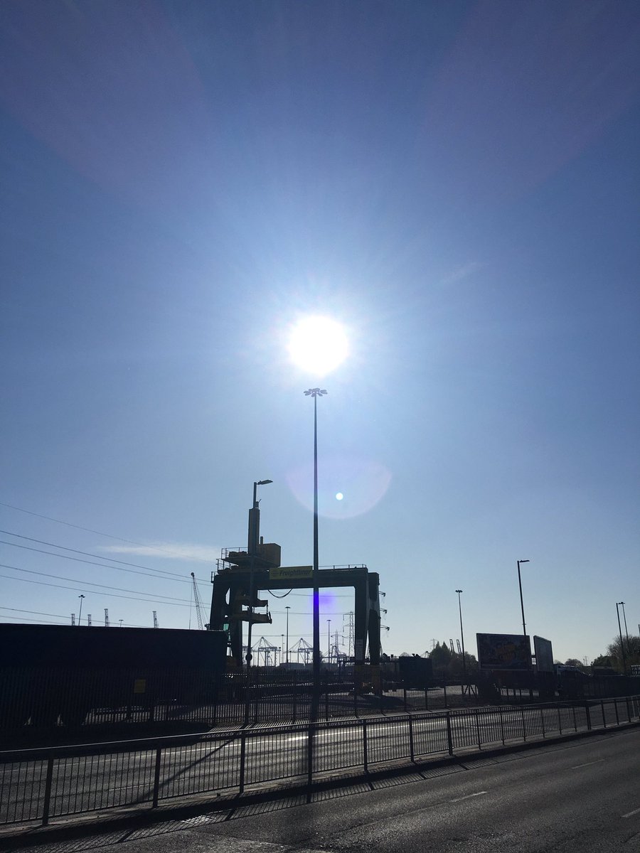 Neil35757190's tweet photo. Sunburst #getaroundtown https://t.co/aGq4UxNLkq