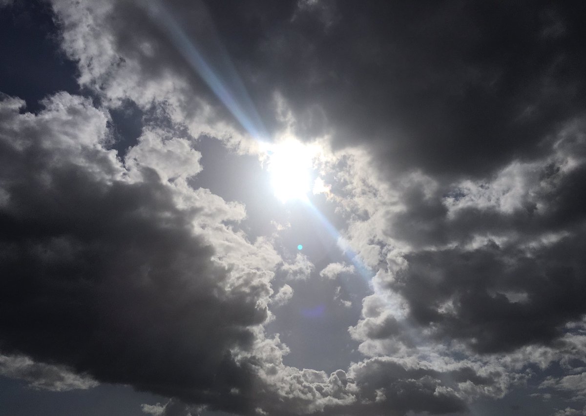 Neil35757190's tweet photo. Sunburst #getaroundtown https://t.co/aGq4UxNLkq