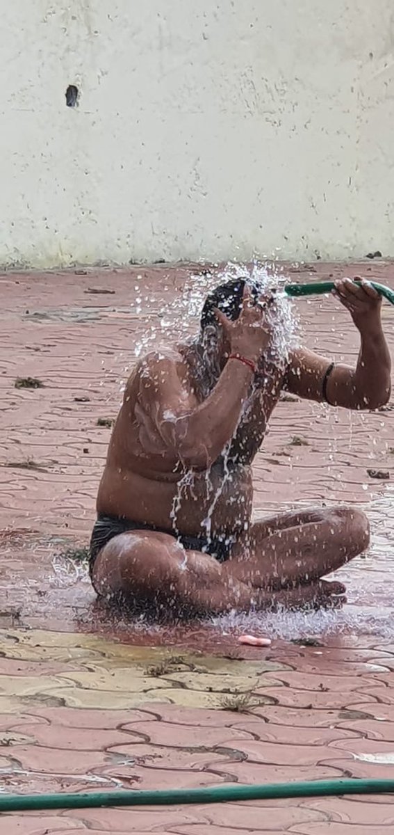 Anurag_Dwary's tweet photo. #Covid_19india संक्रमण से मौत हुई, बेटे ने किया अंतिम संस्कार से इंकार, तहसीलदार ने दी मुखाग्नि @CollectorBhopal @ChouhanShivraj @OfficeOfKNath @ndtvindia #COVIDー19 #COVID #ServeNeedyInLockdown https://t.co/FplAI7QKf3