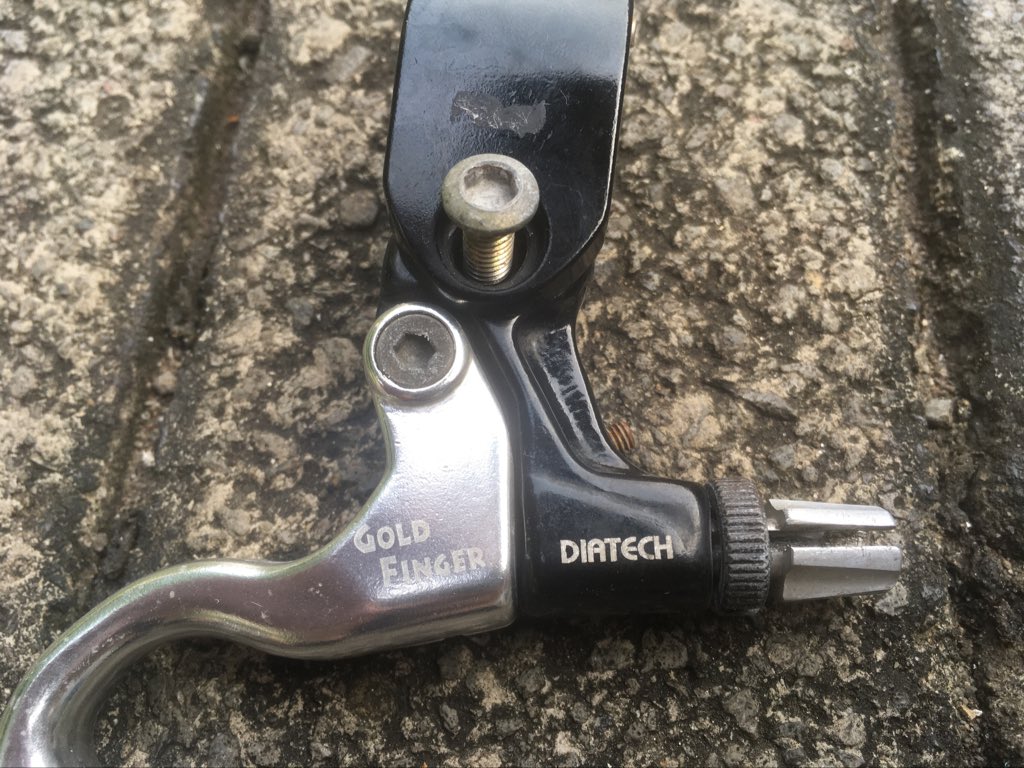 Cyclist_Lab's tweet photo. Wts short lever dia compe gold finger. Bonus break caliper masih tebal. 250rb. Wa 08561011200 #fnfjb https://t.co/YBThnfpgxl