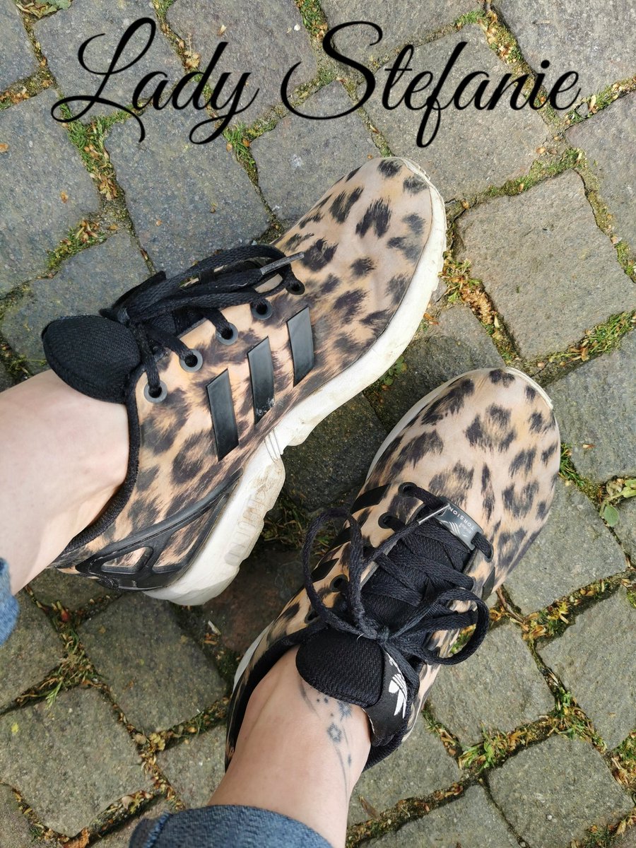 LadyStefanieDom's tweet photo. Eine Leckerei für deinen #Zungenlappen 👅

#sneaker #sneakerfetisch #schuhfetisch #fussgöttin

@GermanGirlGang @FootGirlWeb @DailyFeetWeb @DailyFetishWeb
@MistressCms @MoneyDomDir @yoochatnet @FINmessageDE @KinXessWeb @find0m https://t.co/eNbFbkTdMV