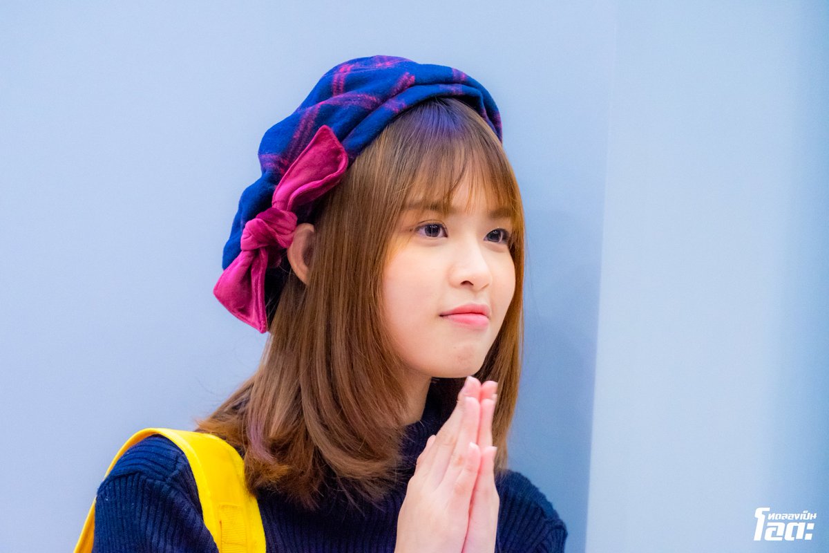 TodLongPenOta's tweet photo. [ช่วงงงง... ตอนถ่ายคิดอะไร]
เซ็ตนี้ถ่ายเมื่อวันที่ 17 ก.ย. 61 ตอนไปส่งน้องโมไปฝึกที่ญี่ปุ่น 1 เดือน
ตอนถ่ายในใจคิดว่า น้องจะไปจริงๆ แล้วใช่มั้ย ไม่อยากให้ไปเพราะกลัวหายไปแล้วกลับมาแป้ก ขาดหายจากกิจกรรมวง แต่อีกใจก็อยากให้ไปเพราะเป็นโอกาสที่ดี โดยรวมๆ คือภูมิใจมาก 😊
#MobileBNK48 https://t.co/kaNCr1VPuk