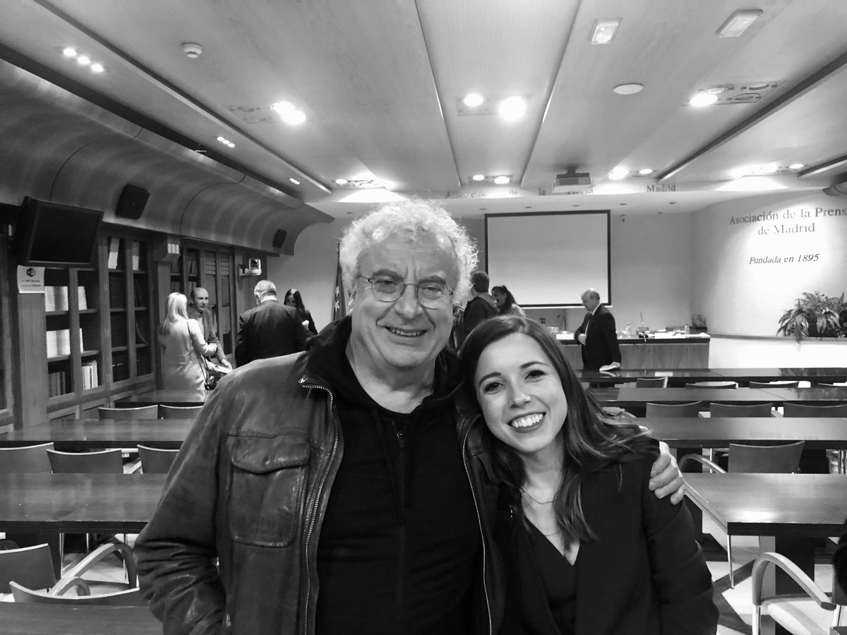maria_jimenezr's tweet photo. A los cinco minutos de conocer a José María Calleja, se estaba secando las lágrimas y yo no entendía nada. Luego él me explicó todo y nos hicimos amigos. Hasta hoy. 

https://t.co/bAEo8vZQ7X https://t.co/n3HqtqjhiK