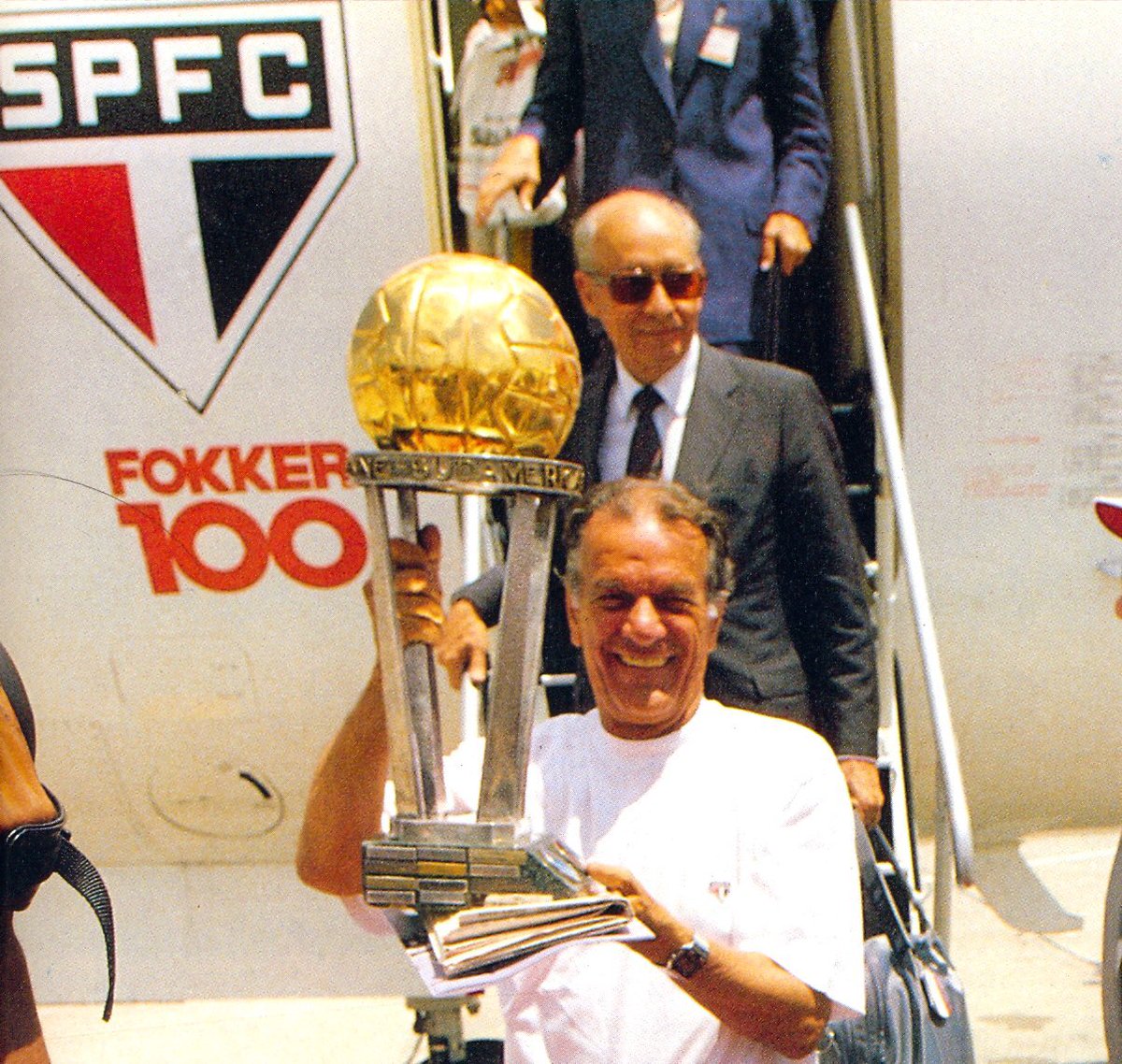 Un día como hoy hace 14 años Telê Santana nos dejaba. El DT más ganador de nuestra historia🇾🇪 🏆🏆 Mundiales (92 y 93) 🏆🏆 Libertadores (92 y 93) 🏆 Supercopa Sudamericana (93) 🏆🏆 Recopas (93 y 94) 🏆 Brasileiro (91) 🏆🏆 Paulistas (91 y 92) El Maestro Telê es eterno❤️🤍🖤