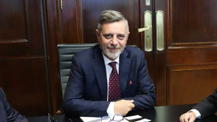 El secretario de Industria y Economía del Conocimiento, Ariel Schale (@arielschale), afirmó hoy que esta "crisis sin precedentes nos plantea desafíos enormes, nunca vistos en la vida económica nacional, por lo que se tuvieron que tomar medidas tan drásticas".