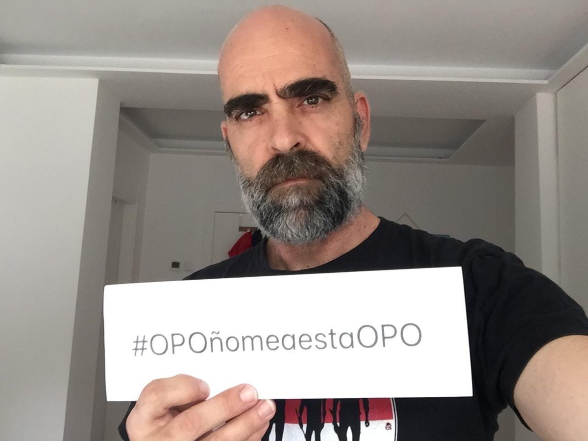 oponomeaestaopo's tweet photo. Grazas, Tosar! 10.000 grazas! #OPOñomeaestaOPO
#somodiezmil
#AprazamentoXa
#OpoEducacionNon @FeijooGalicia @Xunta https://t.co/Ce9HoGQqTP
