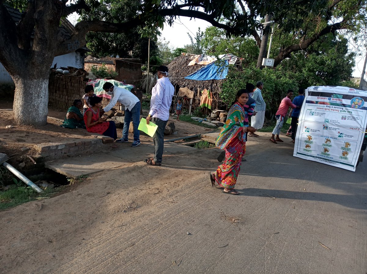 TapanSamal15's tweet photo. @SP_Angul ,angul_dm          Banarpal block, @Balaramprasad village, Maa Hingula football club donate 5000.00 to P. M carefund, distribution mask, sanitizer to the public and take awarness corona program different different village. https://t.co/RBQkCvsWu9