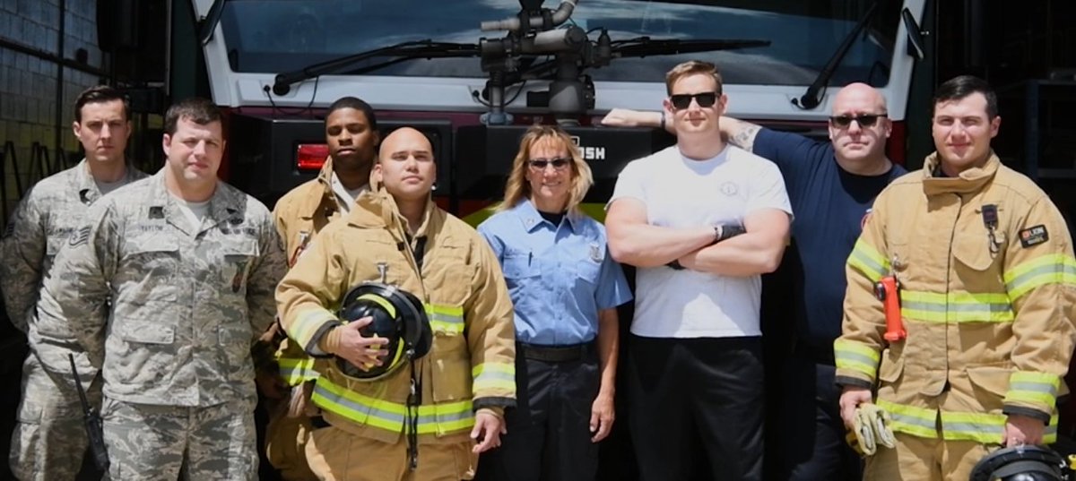 #TeamCharleston #firefighters at North Auxiliary Airfield are maintaining readiness, keeping people safe and helping to make the mission happen during #COVID19. jbcharleston.jb.mil/COVID-19/Local…