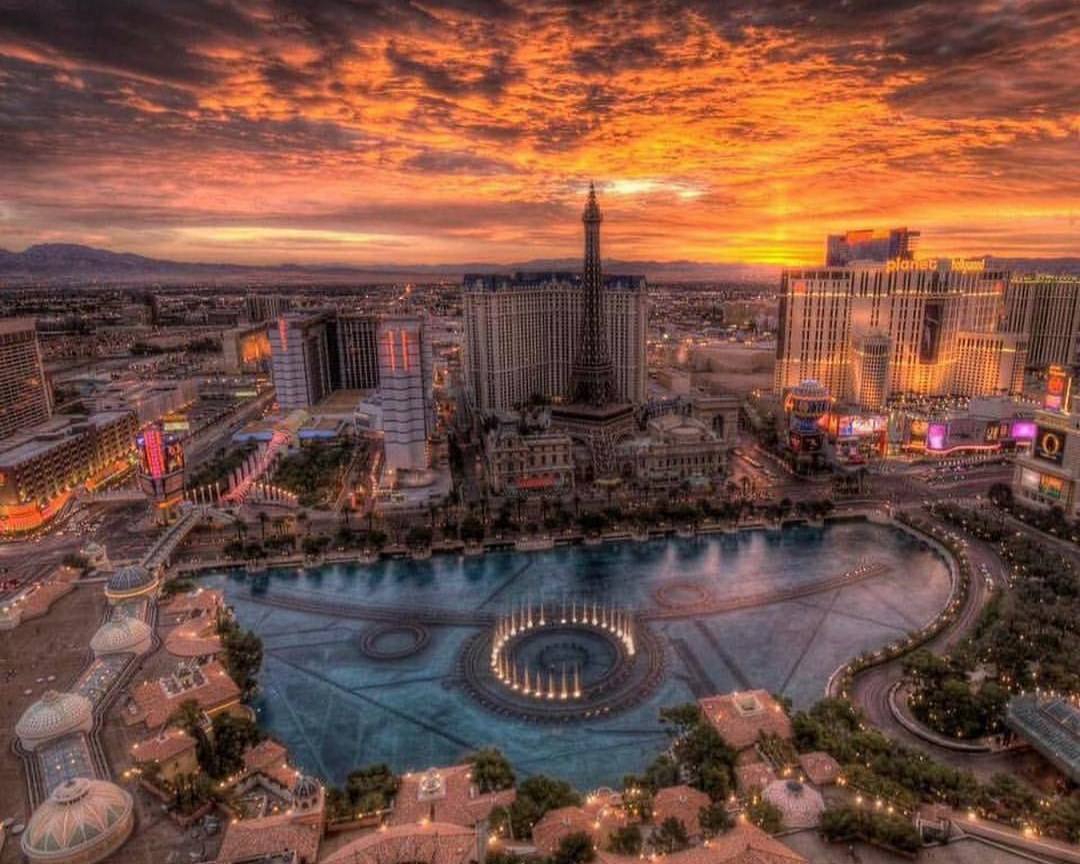 TotalVegasVIP's tweet image. Wakey, wakey 
.
.
#vegas #sunrise #parislasvegas #lasvegashotels #hotels #TotalVegasVIP #travelagent #travel #morning