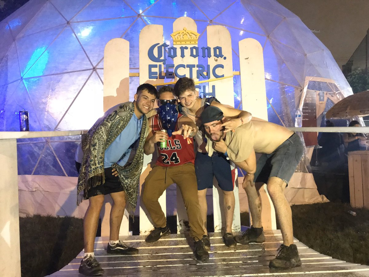 sturgess_nick's tweet photo. Ahhhh shit everyone it’s bigdaddyburks @bburks15 23rd birthday today 👀 everyone wish him a big happy birthday! https://t.co/B20vh9q2uQ