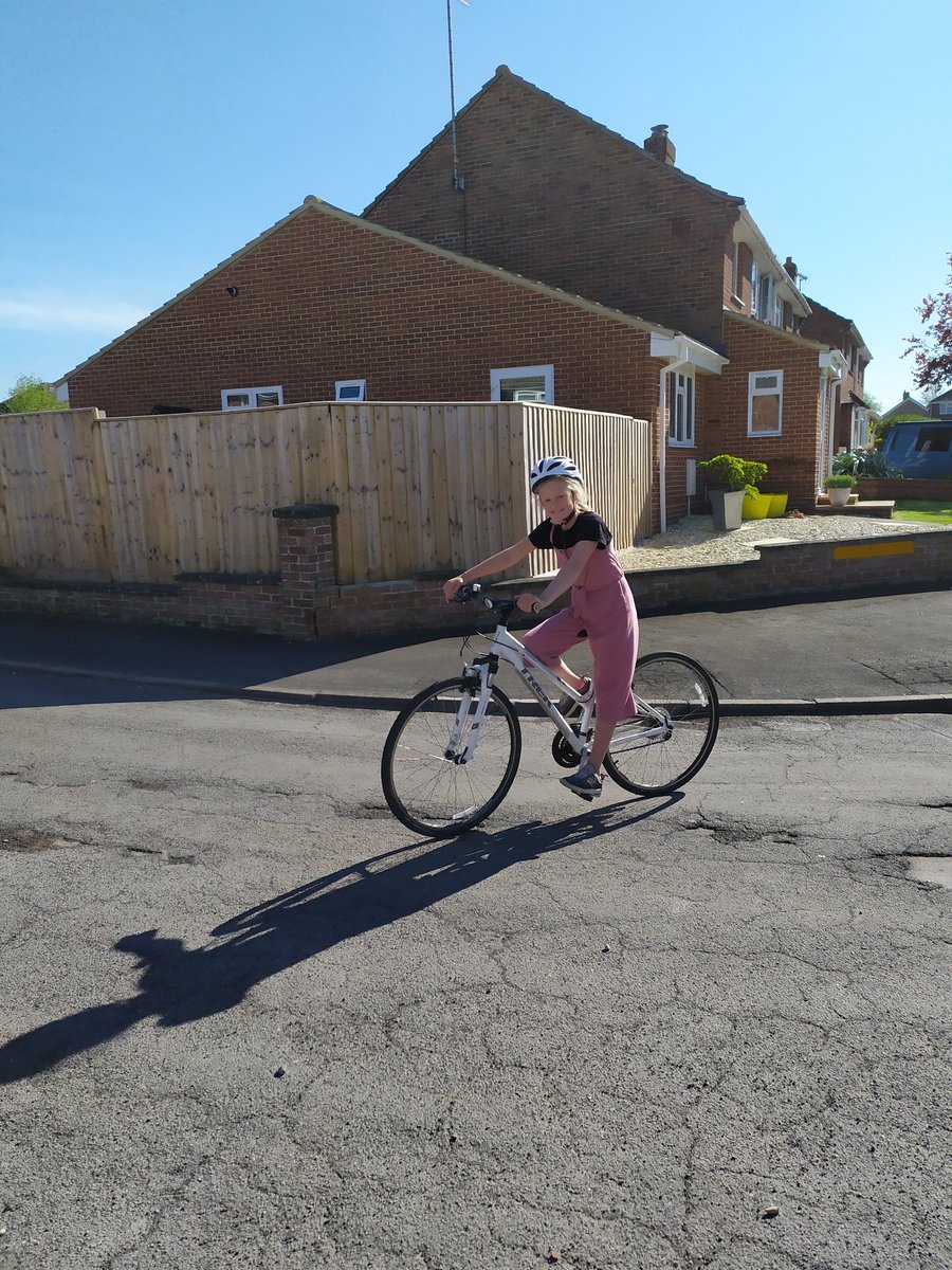 gracey84's tweet photo. Bike ride after school #StCathsathome https://t.co/uH8dUqweQ6