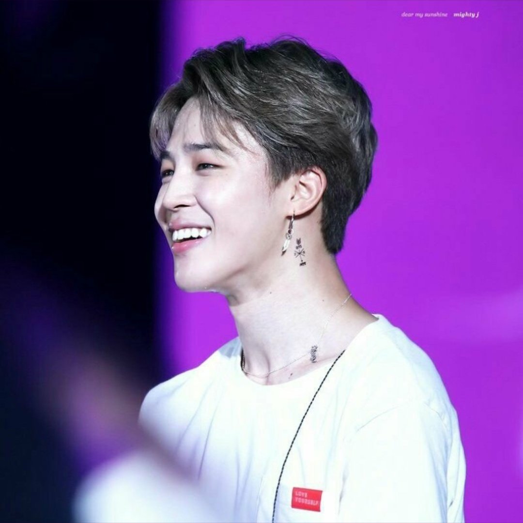 WAIT. PAUSE. I DIDN'T KNOW THAT JIMIN HAS A NECK TATTOO?!?!?!?