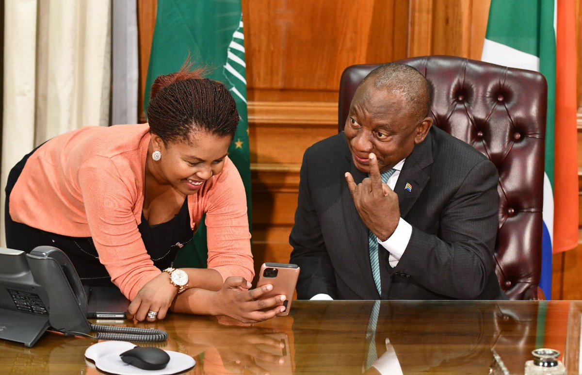 Heh Khusela bacinga ngiyibhari la bantu bakithi. Ngingu kleva wase Soweto mina. Balinde u #FellowSouthAfricans bazocish’ iTV ndathi two step jiki jiki “Compatriots”😛😂🇿🇦 #StayAtHome #CoronavirusSouthAfrica