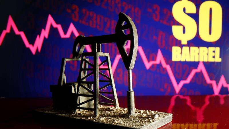 AJENews's tweet photo. Why did US oil prices crash? And how will it affect me? https://t.co/mxmnczNVNe https://t.co/vb16F4GniO