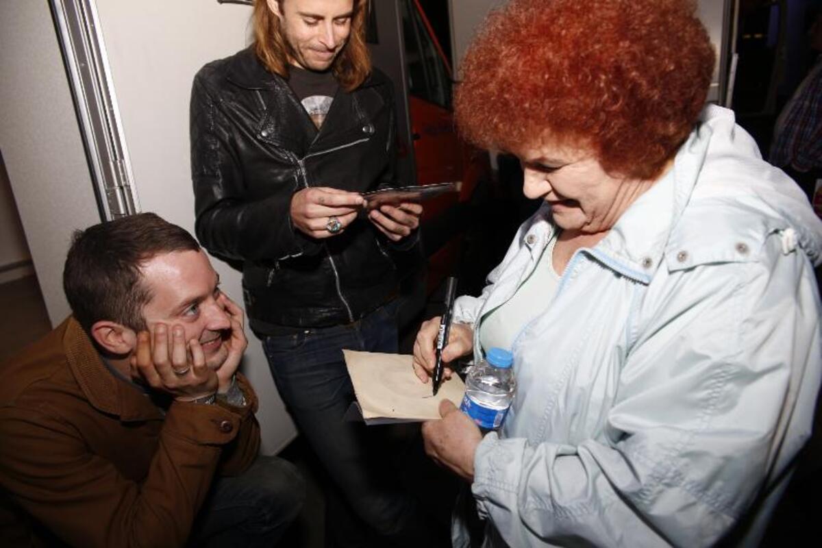 Listenary's tweet photo. Selda Bağcan ve Elijah Wood. https://t.co/kAlRUmRxGs