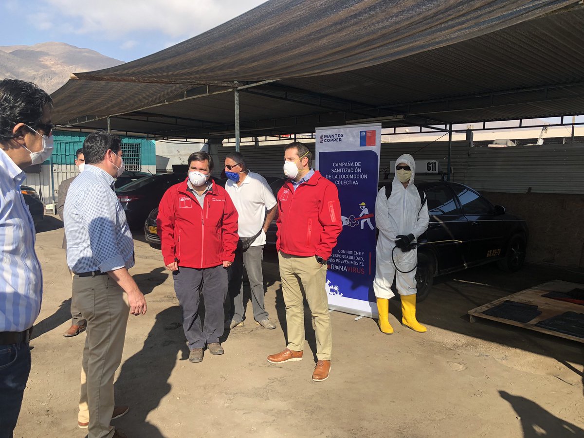 MTTAntofagasta's tweet photo. ✅AHORA/ Intendente @eeblancor junto al @MTTAntofagasta @juanenriquejara y Jefe de Comunicaciones @MantosCopper dan inicio a la campaña de sanitización a todas las líneas de taxis colectivos de #Antofagasta contribuyendo a la prevención de usuarios y conductores #PlanCoronavirus https://t.co/Vnpv29Lcmc