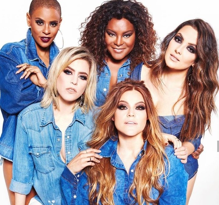 NUNCA VI UM FANDOM TÃO UNIDO 💜 MESMO DEPOIS DE ANOS COMSEGUIMOS SE UNIR E COLOCAR A TAG NO TOPO DOS TRENDS!!!!! VOCES SÃO DEMAIS 
#QueremosLiveDoRouge