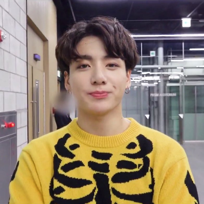 storminataecup's tweet photo. Reply with jungkook pretty for a picture of jungkook @BTS_twt https://t.co/cCMh6dGcaj