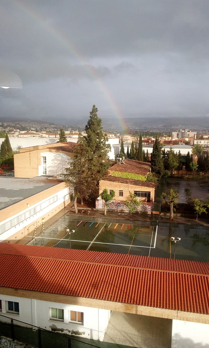 ceip_nevada's tweet photo. Así de bonito estaba esta tarde nuestro cole. Volveremos.💪😘 https://t.co/PZ8ga4FeID
