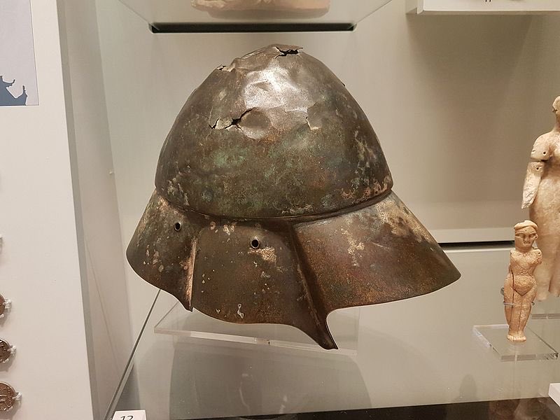 This gets really interesting in the images chosen. How do Hellenistic Kings best show legitimacy? For one, filling with images of the motherland - wearing the Macedonian shepherds’ kausia, or a Boeotian helmet (cf. one found in the Tigris, perhaps from Alexander’s invasion) /4