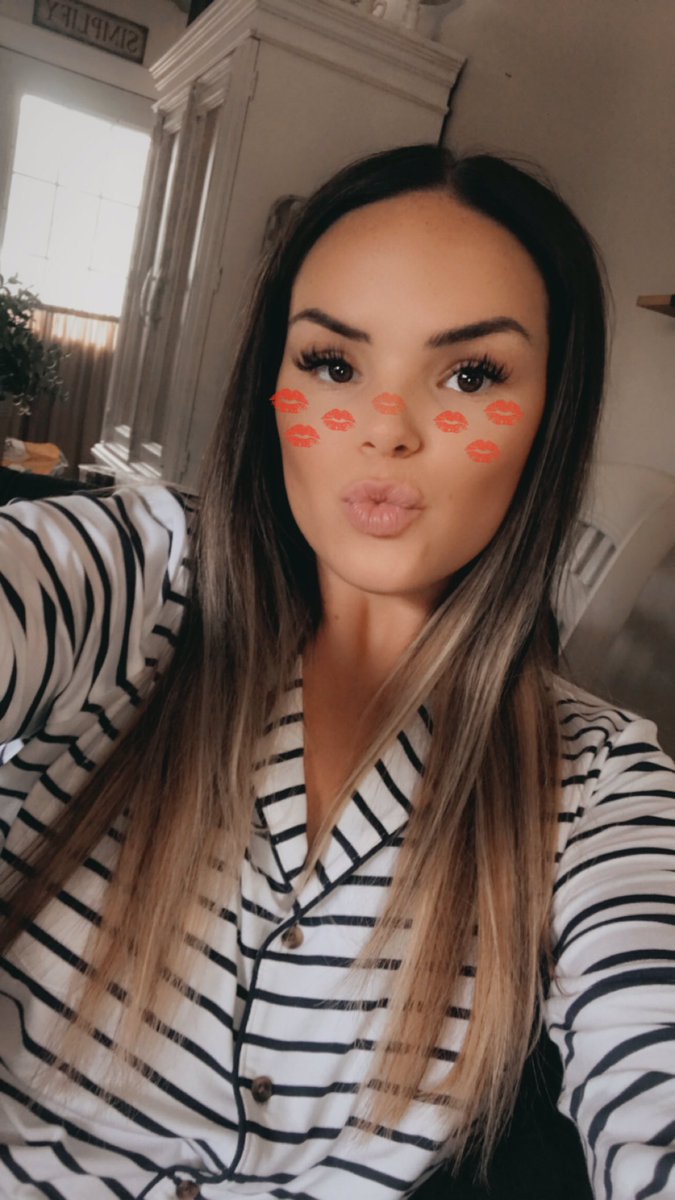jodeebaker13's tweet photo. staying cozy https://t.co/yMp2KhHBsc