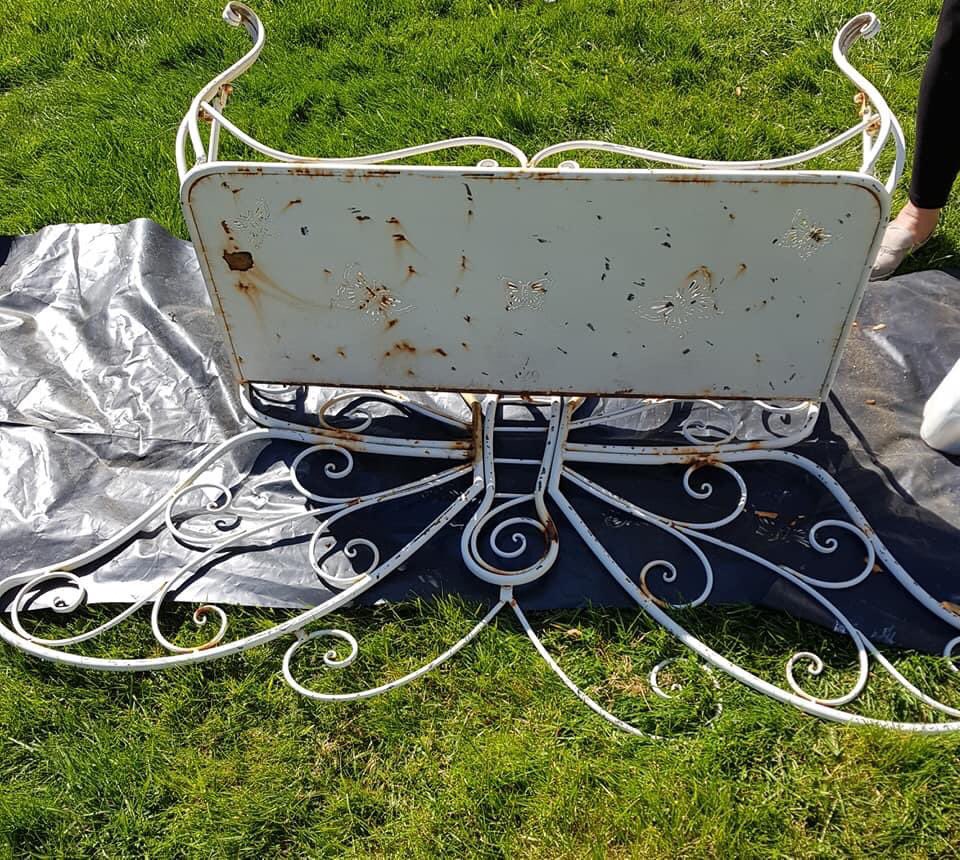 Ccmeadow1's tweet photo. Fantastic donation of our first bench, from Christine & Billy Smith β€ a little bit of work and we are ready to flyπ¦π¦
Look out over the weekend for this wee delight β€
#Heartofcardowan
#Communitylung
#peoplematter
#mentalhealth
#natureisournurture
#strathlife
#whataboutourlife https://t.co/WPg9RznLvz