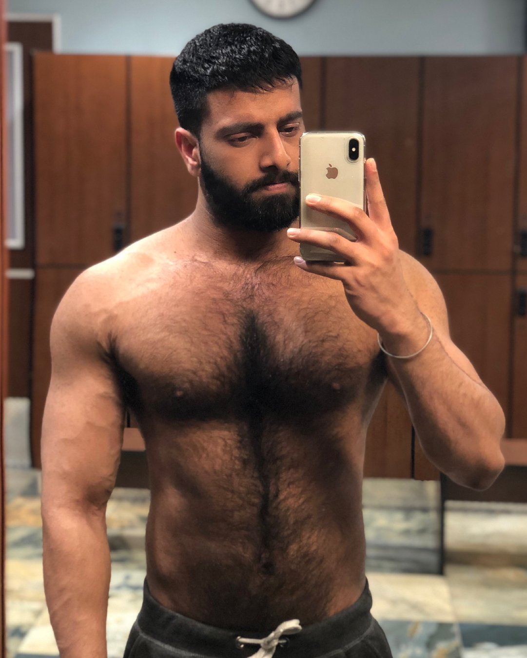 Grindr on twitter deals