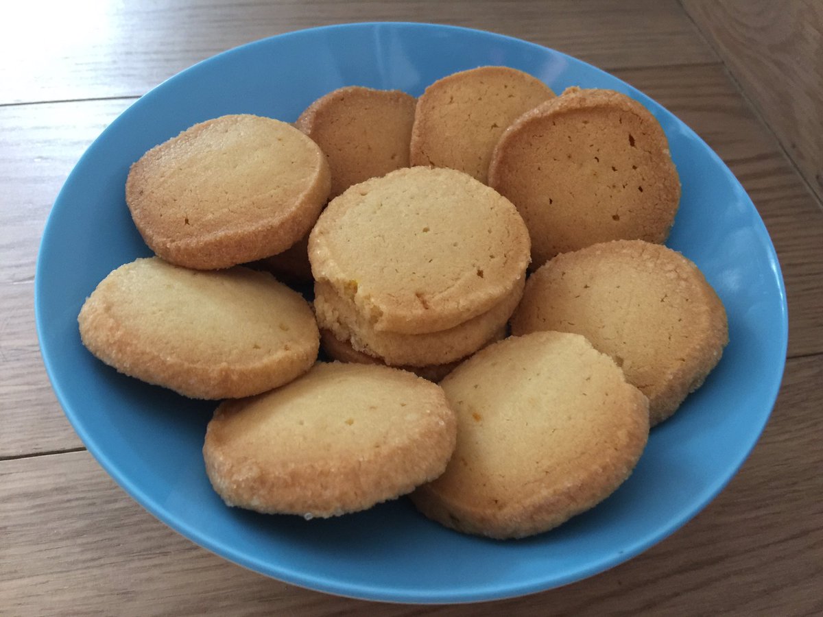 marianaboggion's tweet photo. #galletasdevainilla #cuarentena https://t.co/ec7R69AdqY