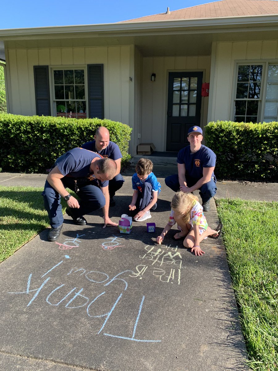 rmctmc's tweet photo. @MPE_Mustangs Act of kindness day! Baked cookies for our neighbors at the fire department (station 23) and wrote them a side walk chalk thank you note! #bekindmpe #FCSrising #BetterTogetherMPE https://t.co/v6keUeiFWY