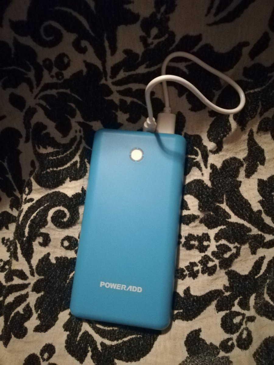 Srtasilvia7's tweet image. Ya que la noche será larga viendo Supervivientes 🌴🐟🦀 hoy vamos a utilizar la #Poweradd que no tenemos batería 😅🔋