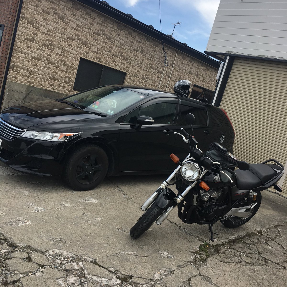 6adY2's tweet photo. ついにVTEC二台持ちになってしまった #納車 #cb400sf https://t.co/bhJo8C5j3x