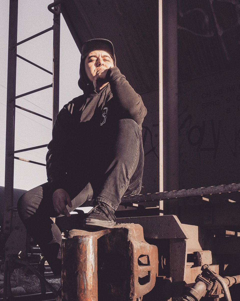 SapoBarrera's tweet photo. Sittin on a train waiting for #MissedCalls to drop 😈
📸: @EOY_Media
#Extraxx
#801GreenTree https://t.co/mueWyeq3wc