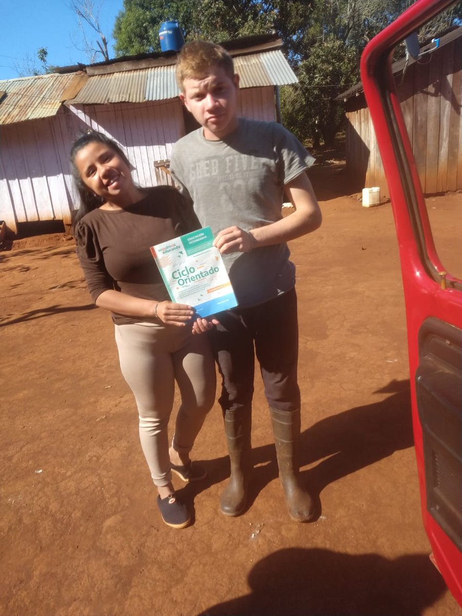 Laura_Noremberg's tweet photo. Que Nadie se Quede sin Aprender 💪 Donde No Hay Conectividad Llegan los Cuadernillos #ColoniaAster #SecRuralPluriaño #UGL3
#SanPedro @Estelatavares14 @miguel_sedoff @linares_cielo @trottanico
@misioneseduca @CGEMisiones @jalbertogalarza https://t.co/8ypS92gE7a