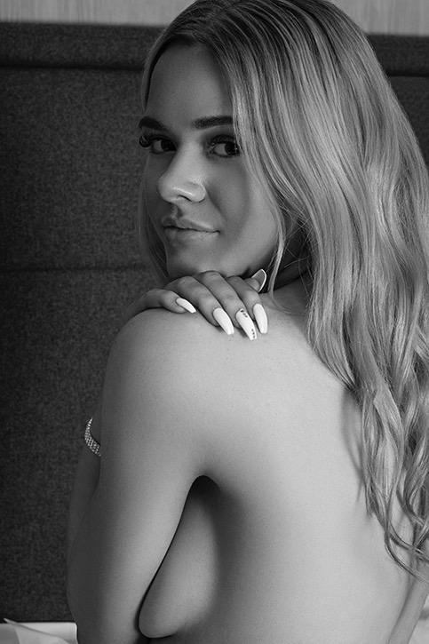 lrose690's tweet photo. #tittytuesday @tittysearch @TittyTuesday231 @bigtitsnews_tit @ilove_bigtits @asscakebooty @BoozeAndBooty_ @Big_Boobs_4_Me @boobs_crew @BoobhunterPromo https://t.co/PAQMXzLeDr