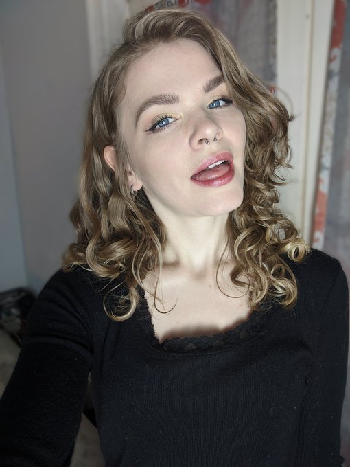 My version of #TongueOutTuesday 😉😉😘 https://t.co/vyQvNbK6Nl<a href="/tag/tongueouttuesday"class="tags">#TongueOutTuesday</a>