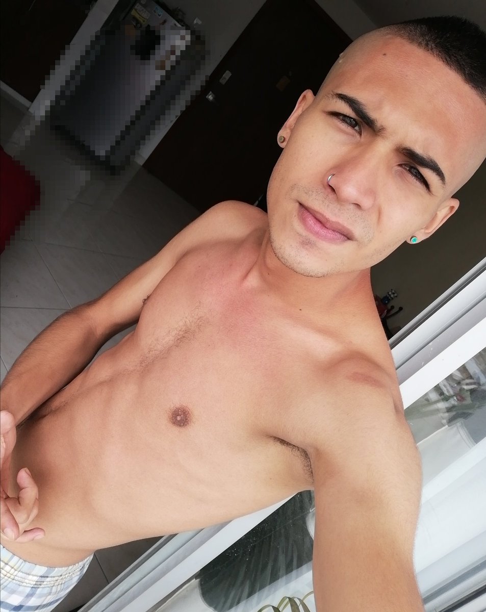 Sebasti11020430's tweet photo. Siempre listos #420day https://t.co/hstQ6JAtiO