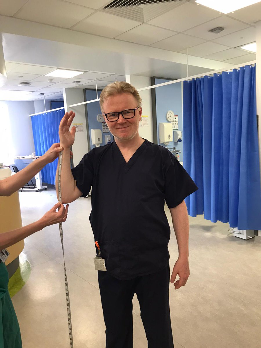 sdkjhfj845t8yg's tweet photo. EM & ICU #ventilation training revising the #ARDSNet #ventilationstrategy.
Calculate PREDICTED/IDEAL BODY WEIGHT using height equation.
#TopTip:ulnar length predicts height, measure from styloid process to olecranon and use the conversion chart! #CriticalCare #TUHworkingtogether https://t.co/kTAhYEK2cW