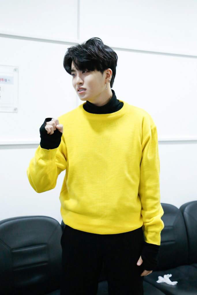 Someone needs to let Youngjae know that he needs to wear more yellow because his to handsome. 