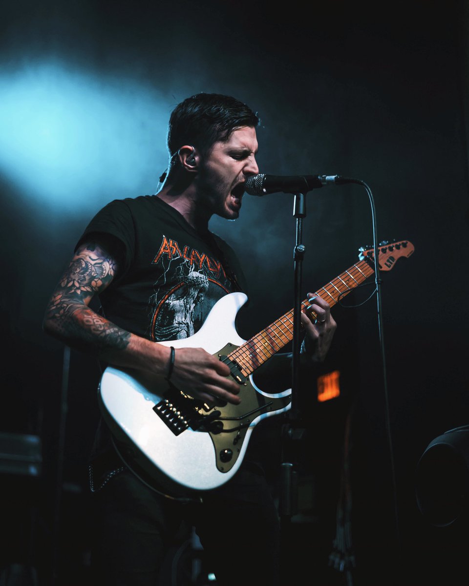 Fit For A King in Detroit, Mi

instagram.com/p/B_P-l85Fc6K/…