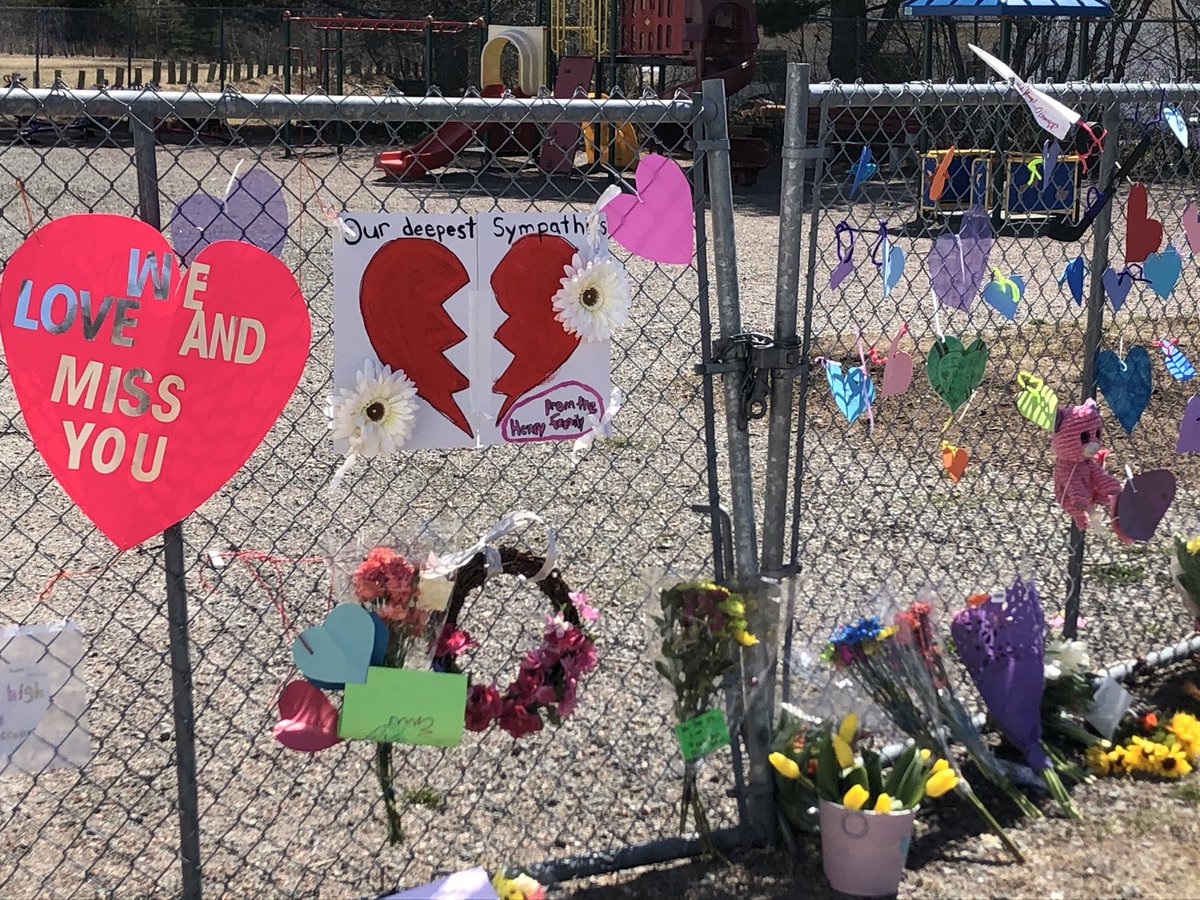vidtkr's tweet photo. Memorial at Debert school for Lisa McCully https://t.co/dZHSqPuSme