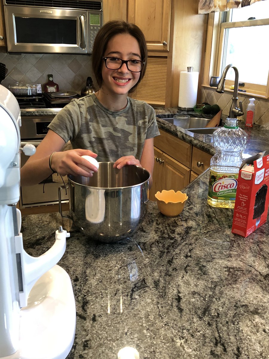 jjvelotta1's tweet photo. Lauren made a cake today for her brother Anthony’s birthday! #ourhousespirit https://t.co/9VFxNkKm0U